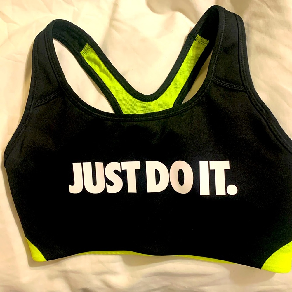 Women’s Nike Sports Bra Size Small NWOT!
